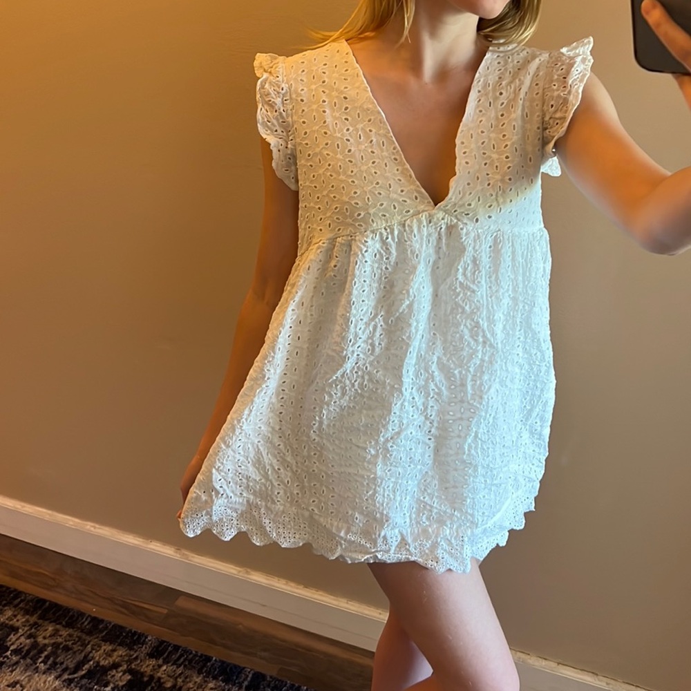 🤍white eyelet lace playsuit (shorts underneath, not a dress)